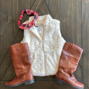 Widgeon brand adorable 4T faux fur vest